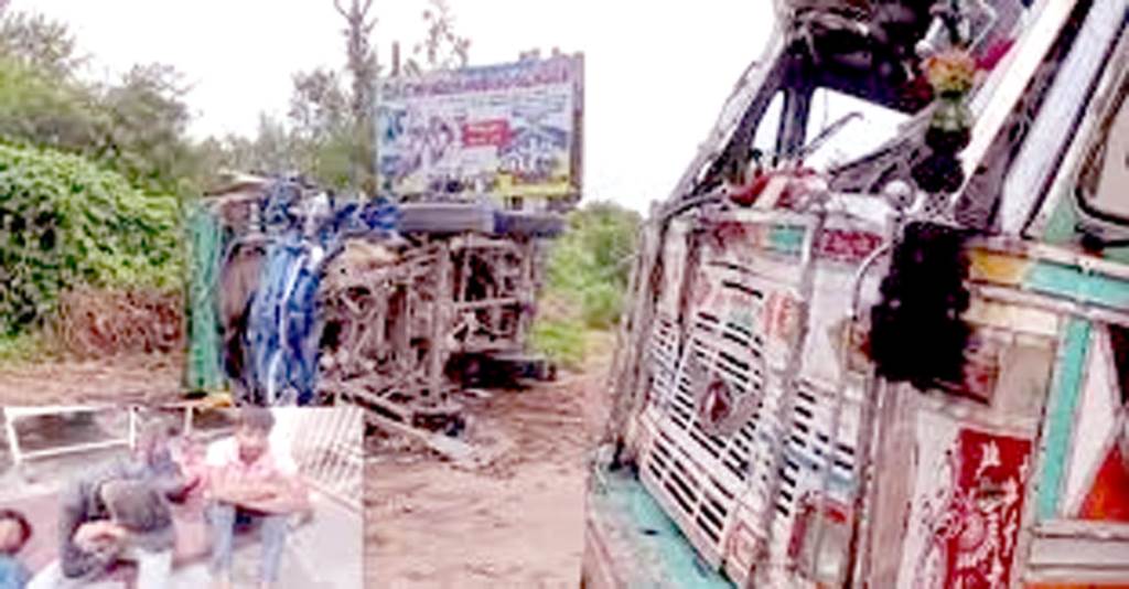 MPBhind Road Accident 8 Laborers Killed 32 Injured in Collision Between Pickup and Dumper
